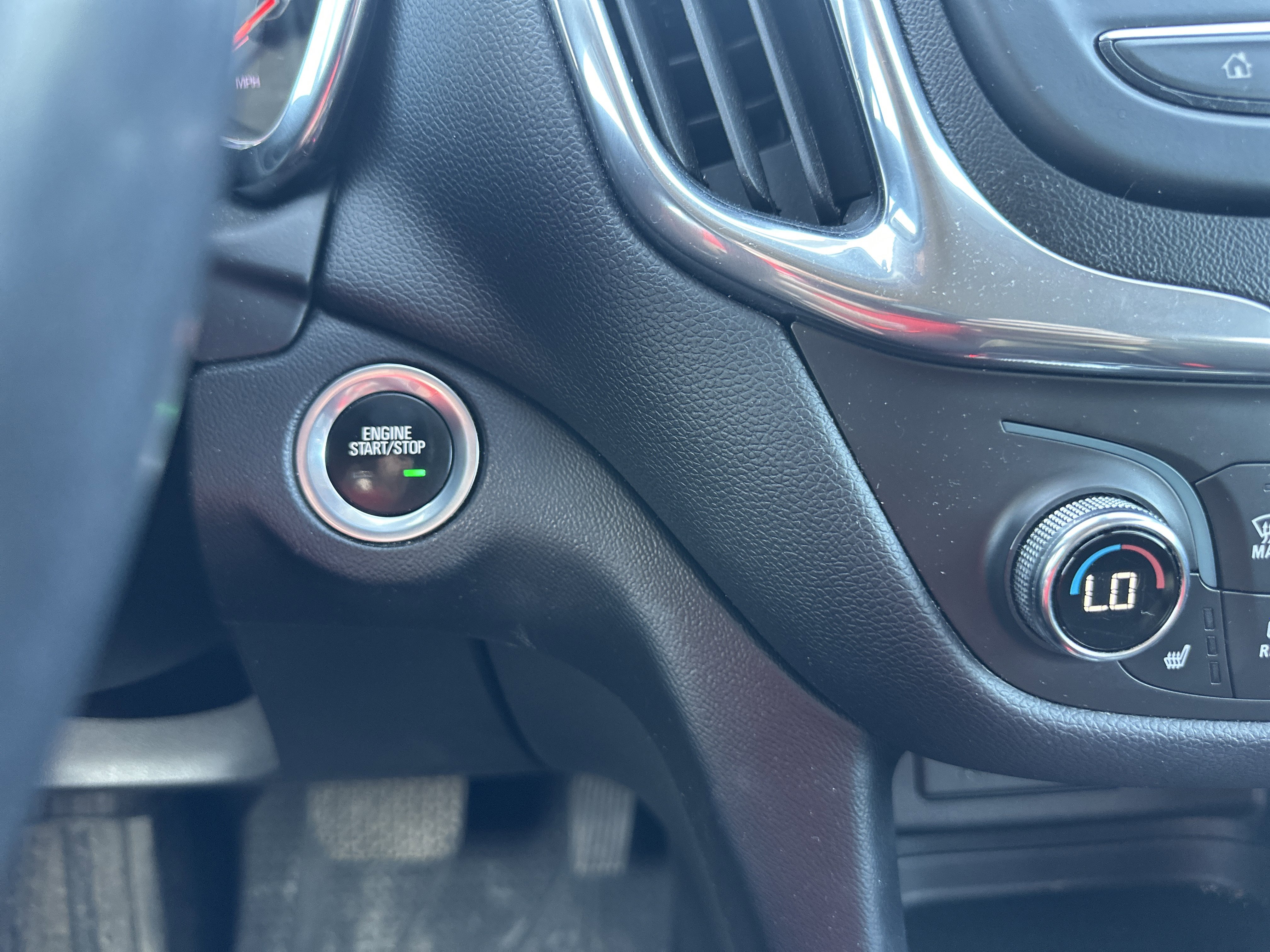 Used 2020 Chevrolet Equinox LT image 24