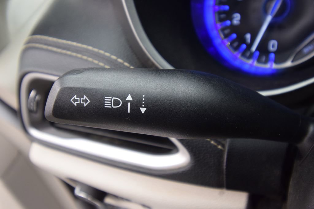 Used 2022 Chrysler Pacifica Touring-L image 39