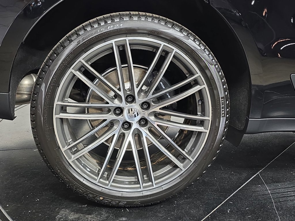 Certified 2026 Porsche Macan AWD/4WD image 29