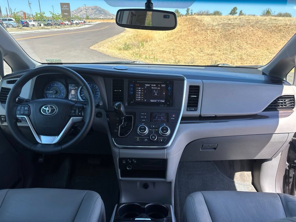 Used 2015 Toyota Sienna XLE w/ XLE Navigation Package FWD image 20