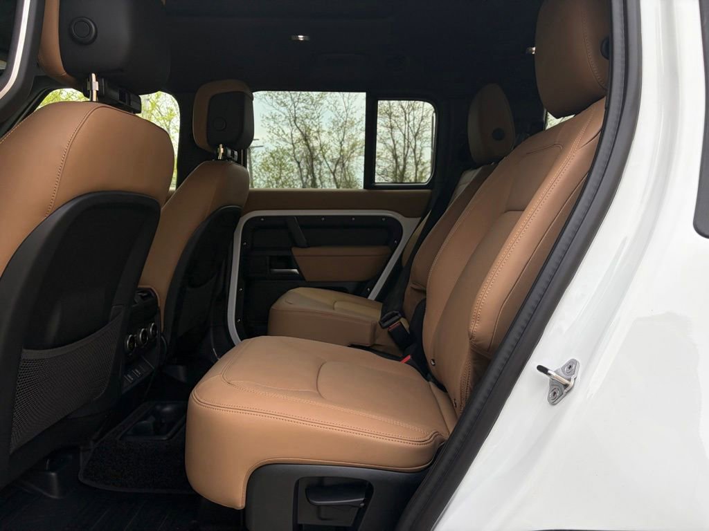 New 2026 Land Rover Defender 130 X-Dynamic SE AWD/4WD image 13