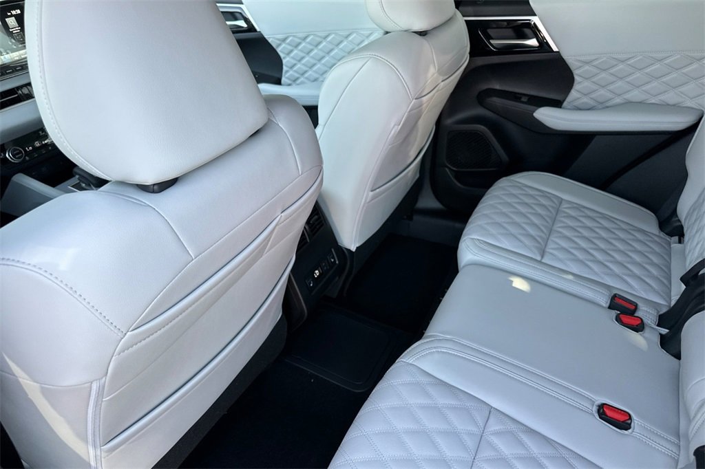New 2025 Mitsubishi Outlander SEL image 13