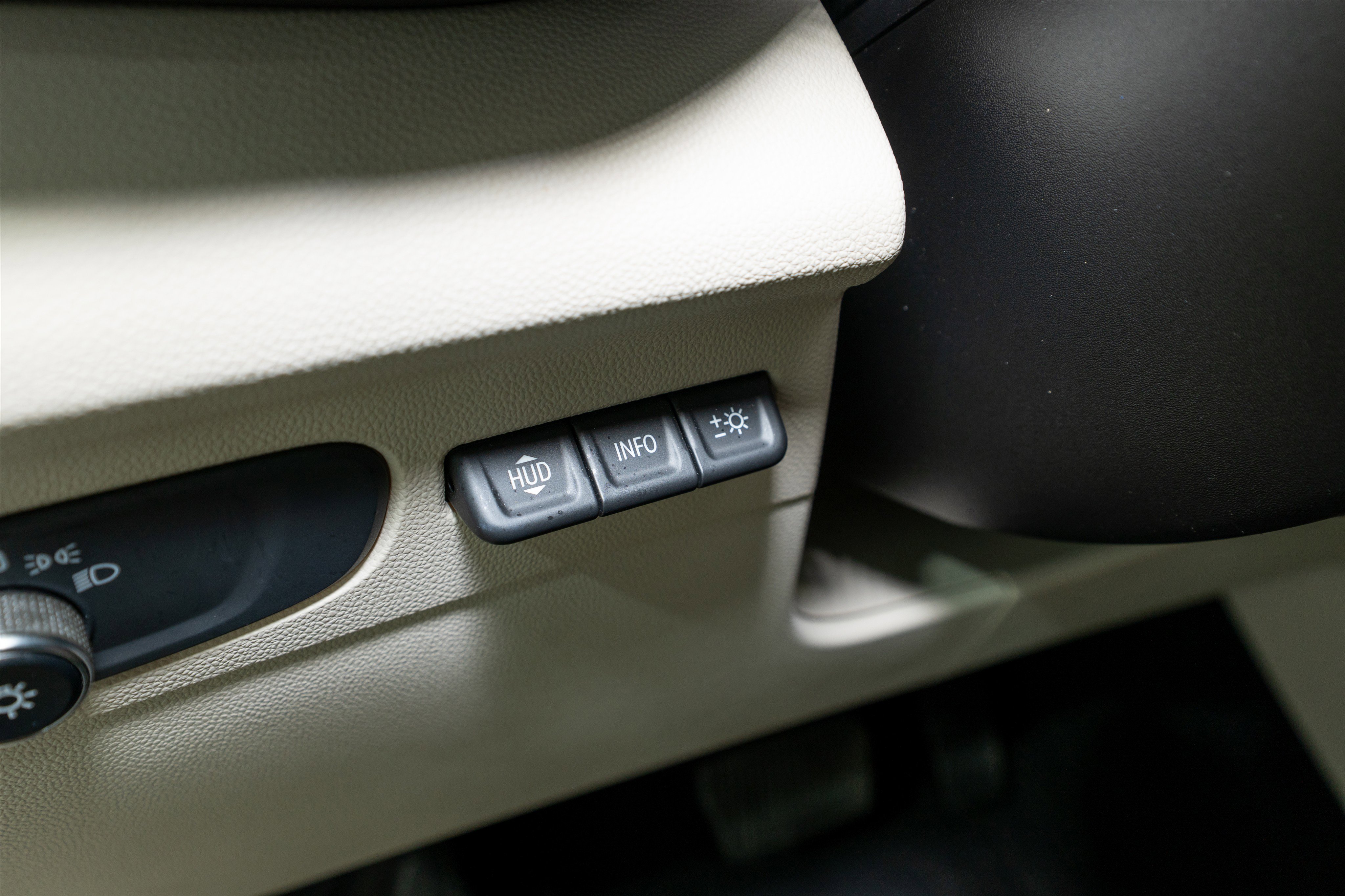 Used 2022 Buick Envision Avenir w/ Technology Package II image 33