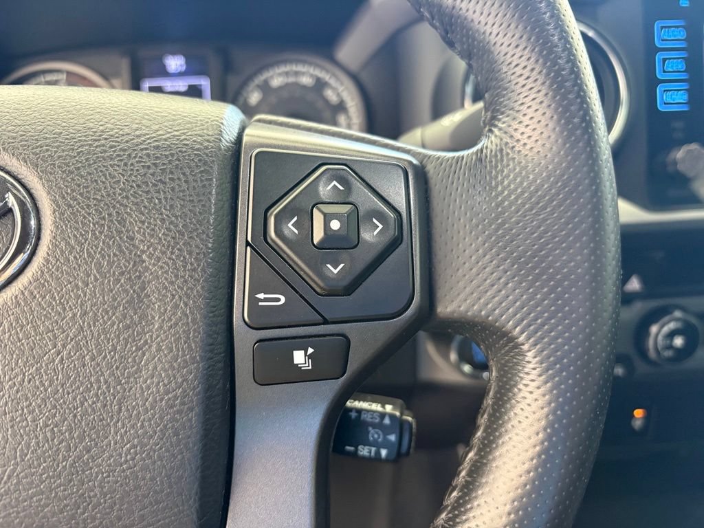 Used 2017 Toyota Tacoma TRD Off-Road w/ Tow Package (A/T) AWD/4WD image 5