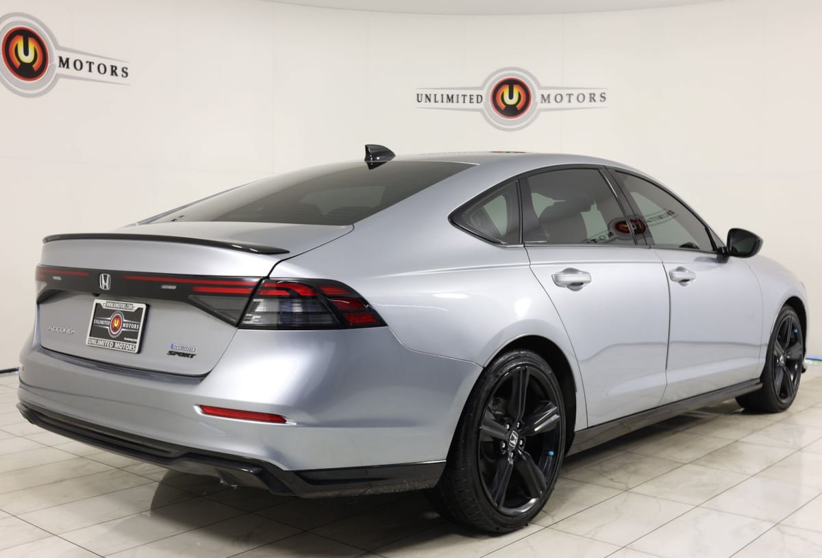 Used 2023 Honda Accord Sport image 3
