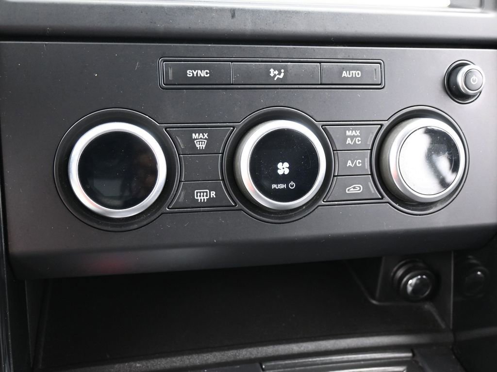 Used 2020 Land Rover Discovery SE image 19