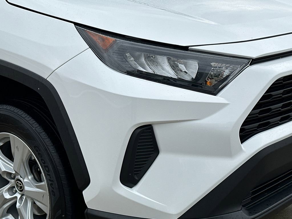 Used 2021 Toyota RAV4 LE AWD/4WD image 10