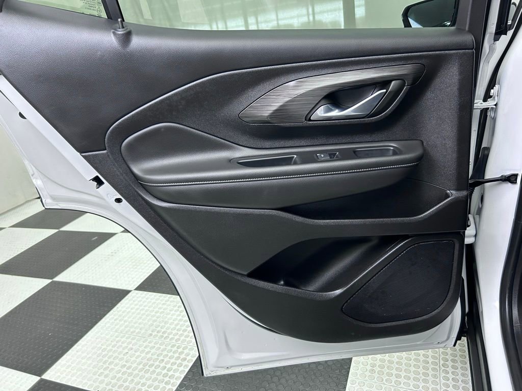 Used 2023 GMC Terrain SLT image 28