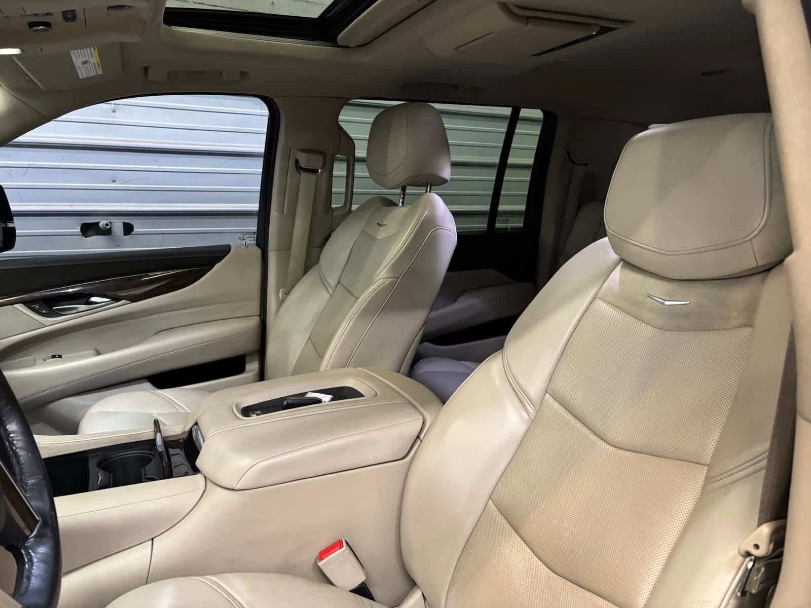 Used 2020 Cadillac Escalade ESV Luxury w/ Escalade Sport Edition AWD/4WD image 14