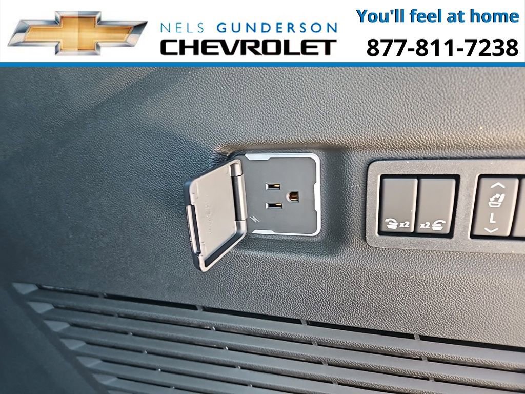 New 2025 Chevrolet Suburban LT w/ Advanced Technology Package image 18