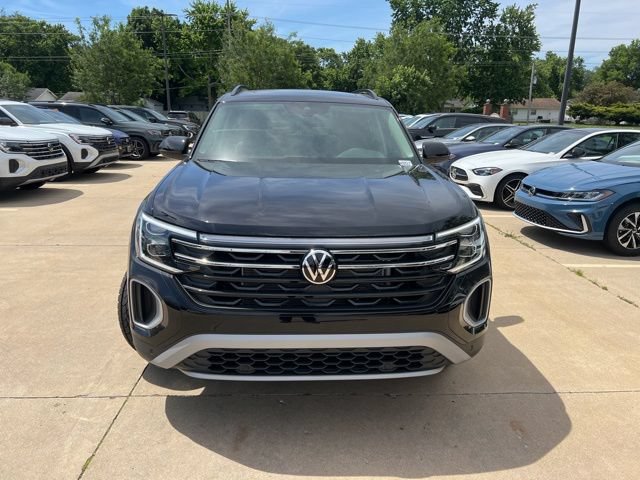 New 2026 Volkswagen Atlas Peak Edition AWD/4WD image 2