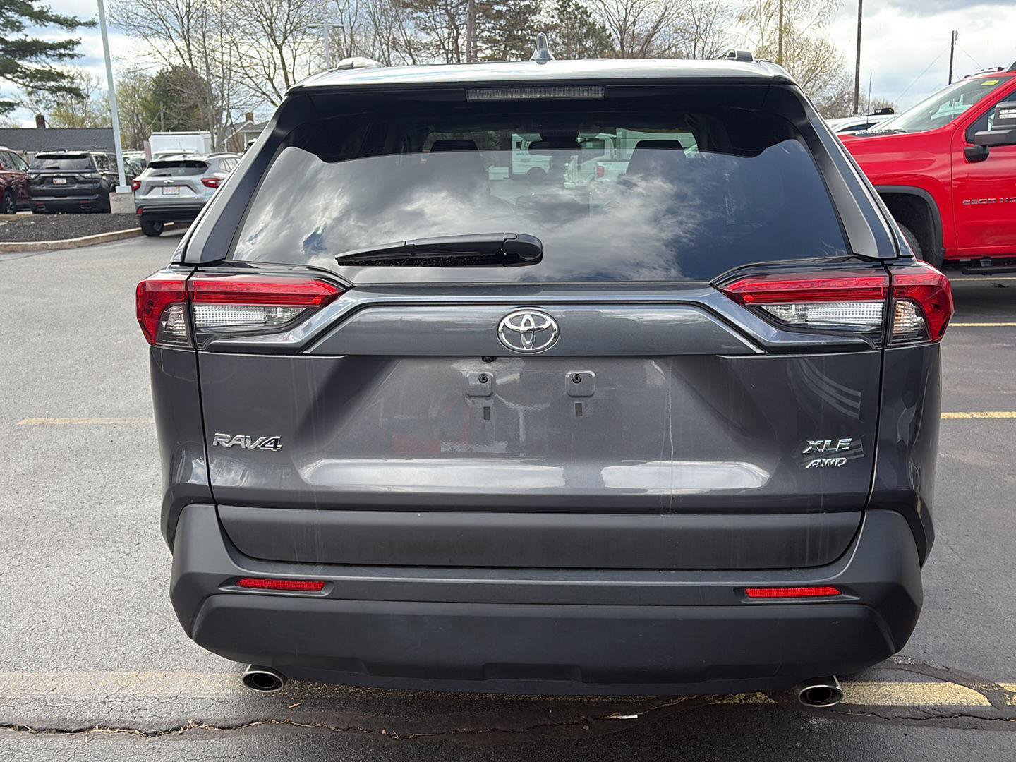 Used 2025 Toyota RAV4 XLE AWD/4WD image 5