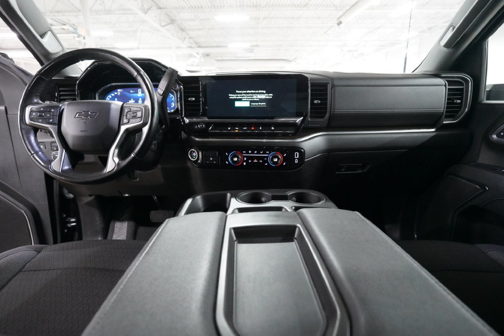 Used 2024 Chevrolet Silverado 2500 LT w/ Midnight Edition AWD/4WD image 5