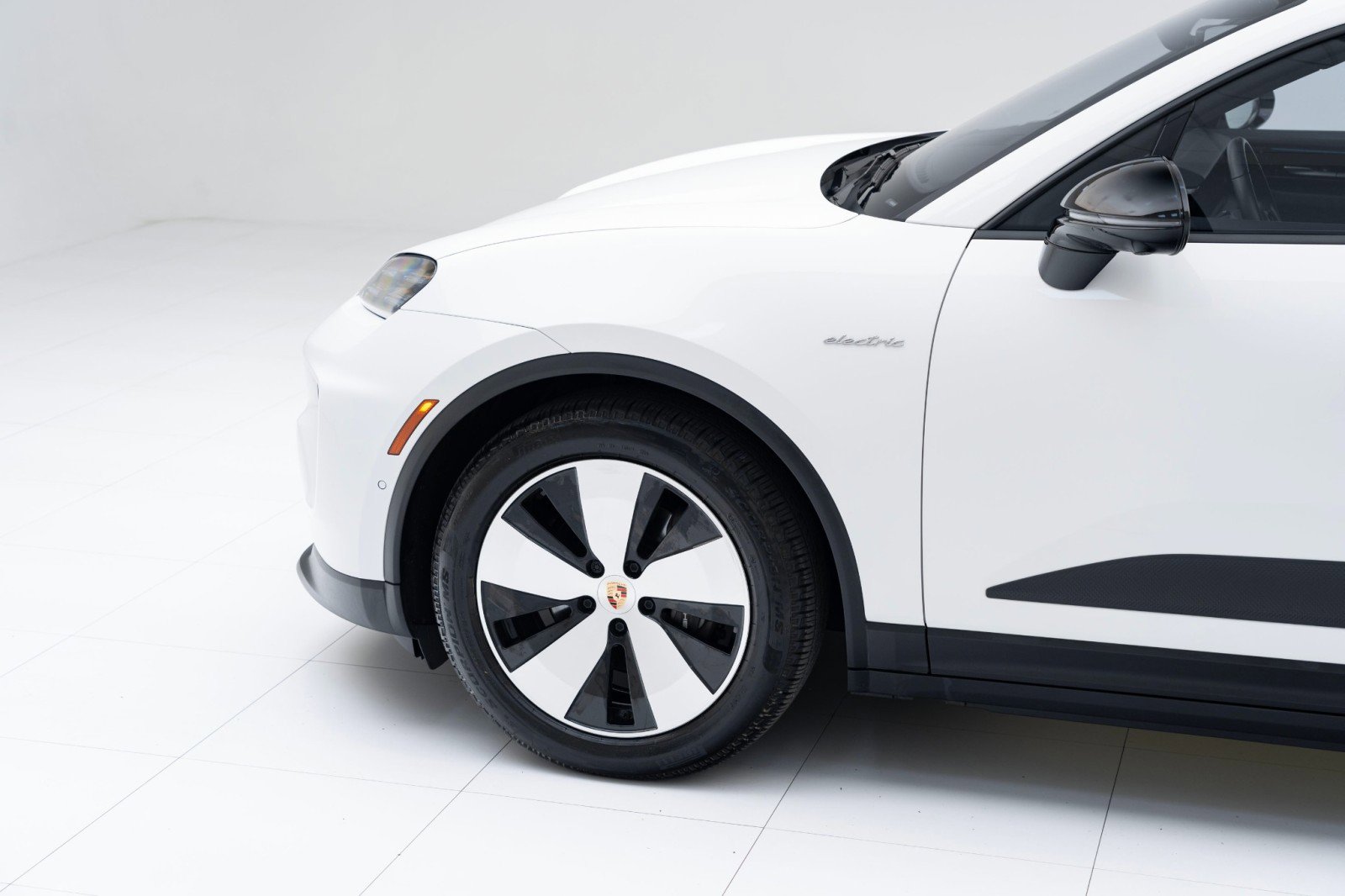 Certified 2024 Porsche Macan 4 Electric image 11