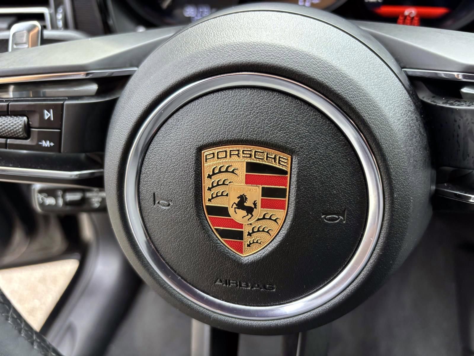 Certified 2023 Porsche Macan AWD/4WD image 29