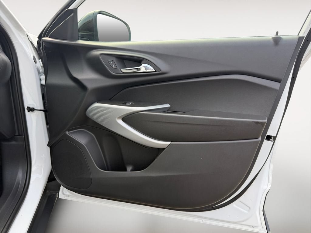New 2026 Chevrolet Trax RS w/ Driver Confidence Package FWD image 25