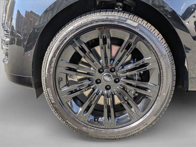 New 2025 Land Rover Range Rover Long Wheelbase SE image 10