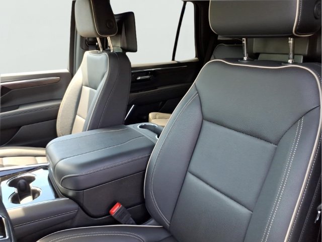 Used 2025 Chevrolet Tahoe Premier AWD/4WD image 7