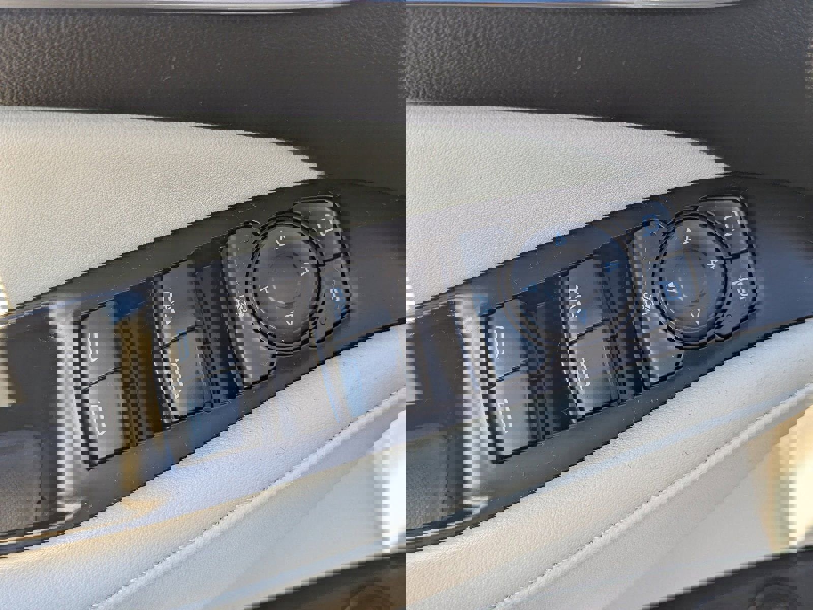 Used 2022 Buick Enclave Essence w/ Experience Buick Package image 25