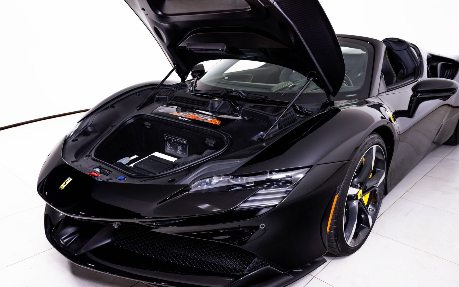 Used 2022 Ferrari SF90 Spider AWD/4WD image 17