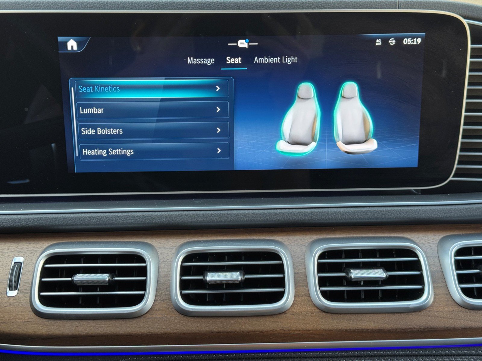 Used 2024 Mercedes-Benz GLS 580 4MATIC image 31