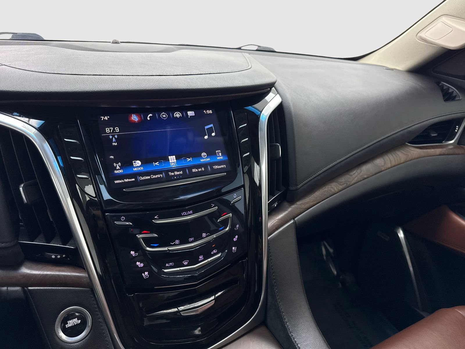Used 2018 Cadillac Escalade Premium Luxury AWD/4WD image 24