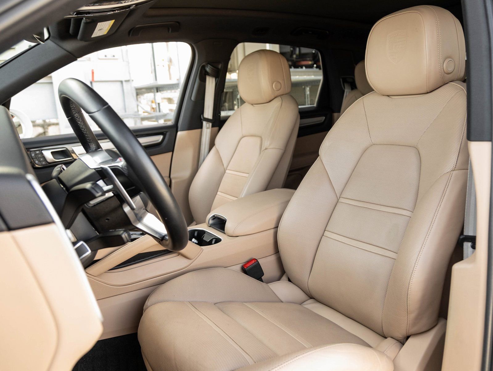 Certified 2023 Porsche Cayenne Platinum Edition AWD/4WD image 5