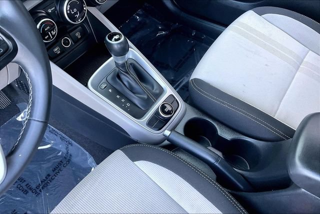 Certified 2024 Hyundai Venue SEL FWD image 17