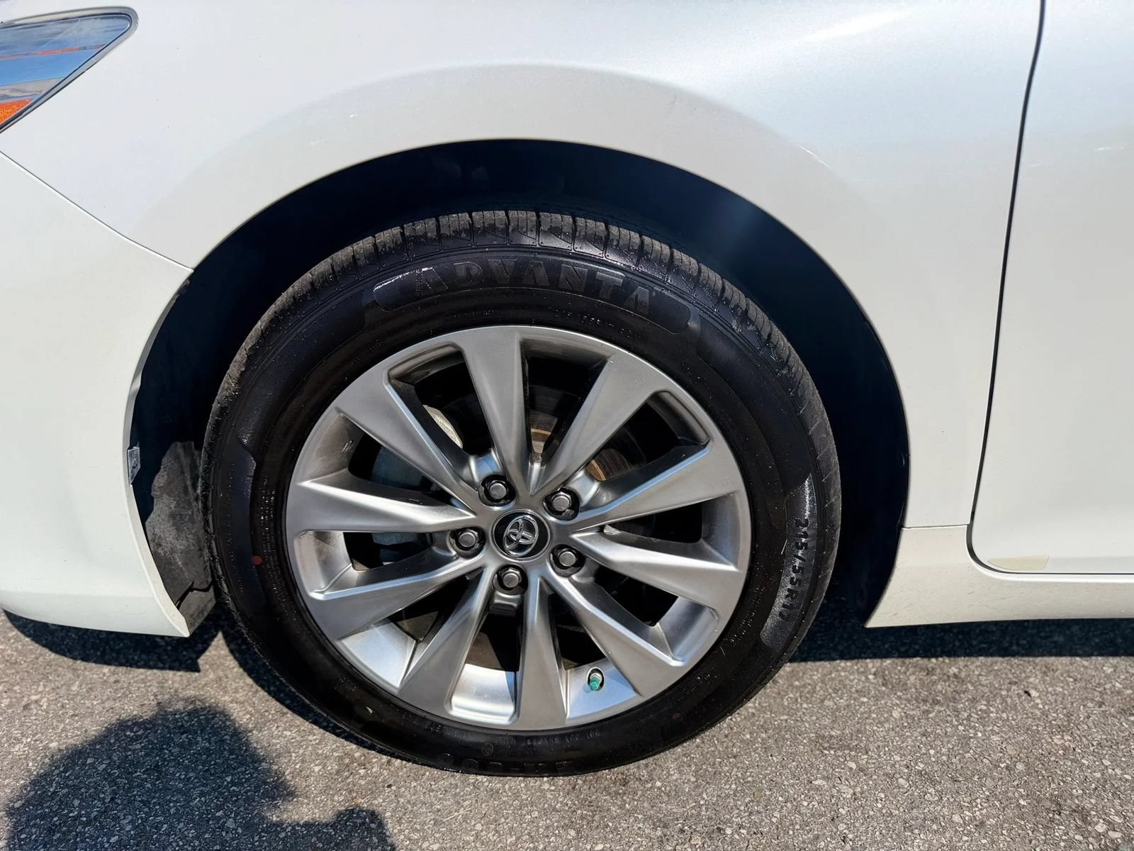 Used 2016 Toyota Camry XLE w/ Moonroof Package FWD image 2