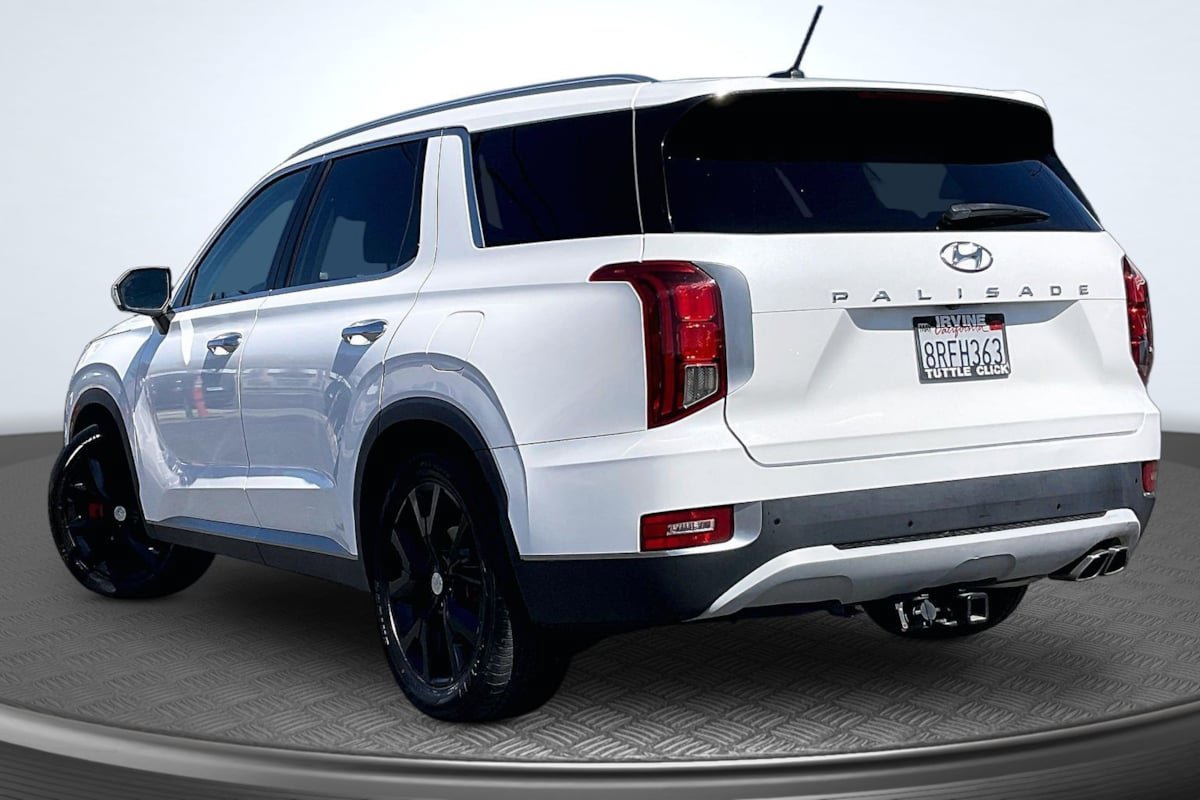 Used 2020 Hyundai Palisade SEL w/ Premium Package FWD image 2
