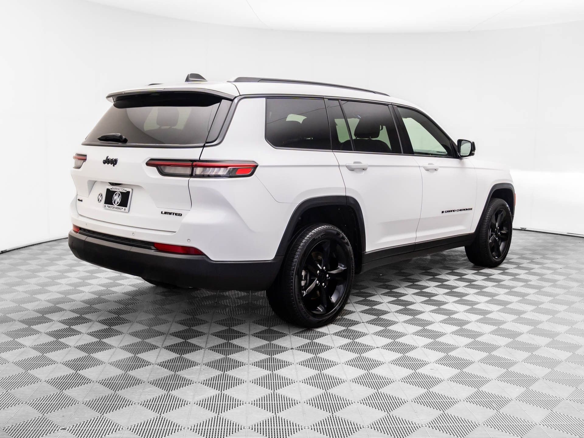 Used 2024 Jeep Grand Cherokee L Limited w/ Black Appearance Package image 5