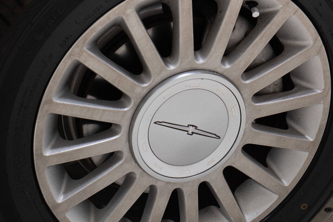 Used 2005 Ford Thunderbird RWD image 50