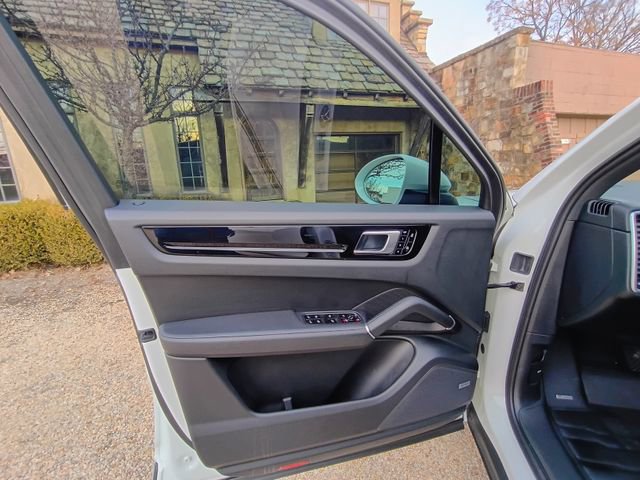 Used 2020 Porsche Cayenne image 26