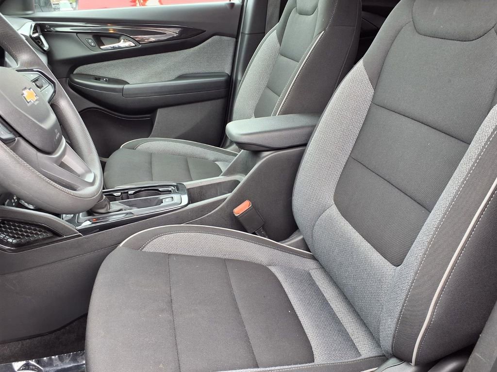 Used 2025 Chevrolet TrailBlazer LT FWD image 3