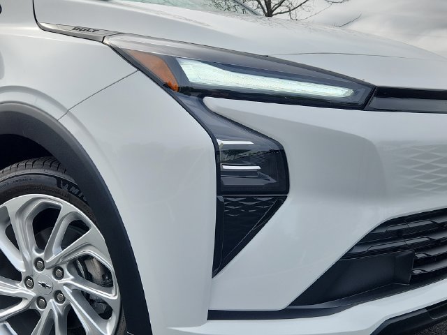 New 2027 Chevrolet Bolt LT w/ Comfort Package FWD image 9