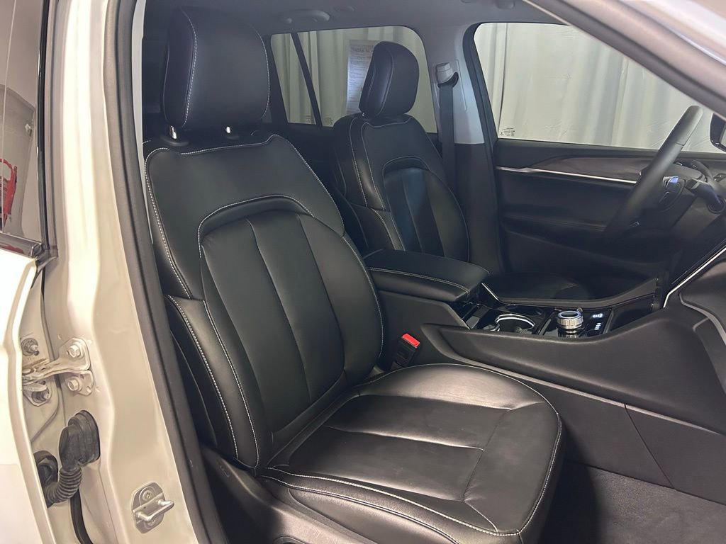 Used 2023 Jeep Grand Cherokee Limited AWD/4WD image 22