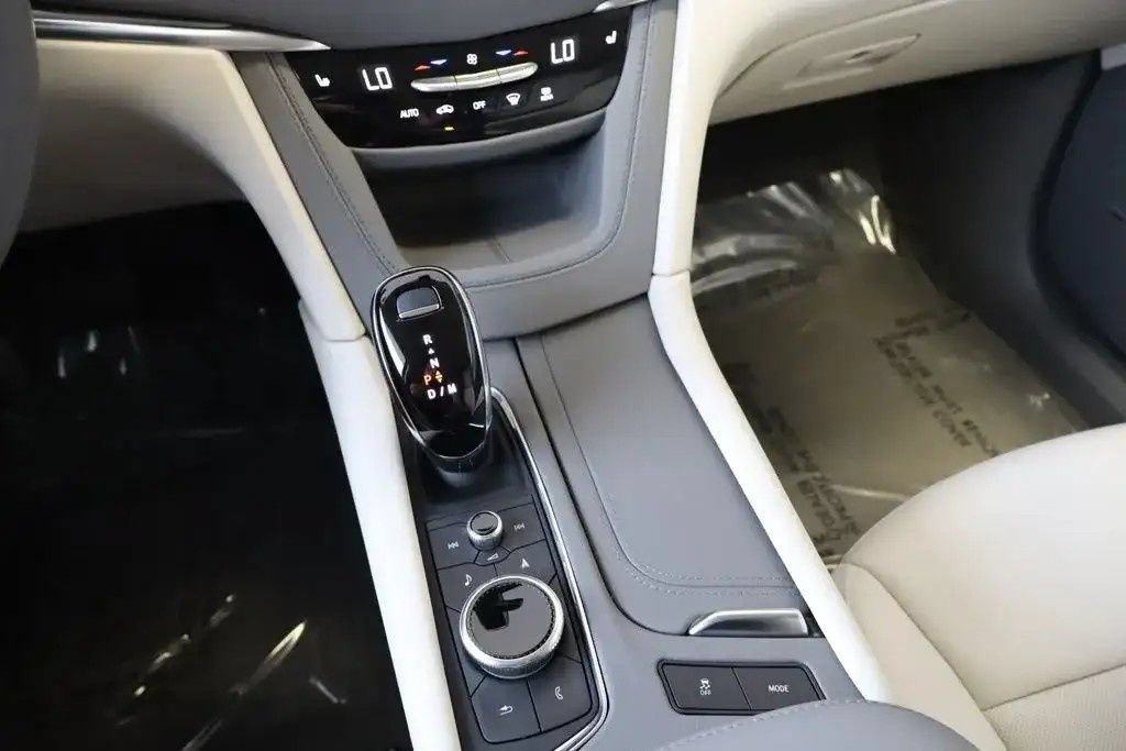 Used 2025 Cadillac XT5 Premium Luxury w/ Technology Package FWD image 36