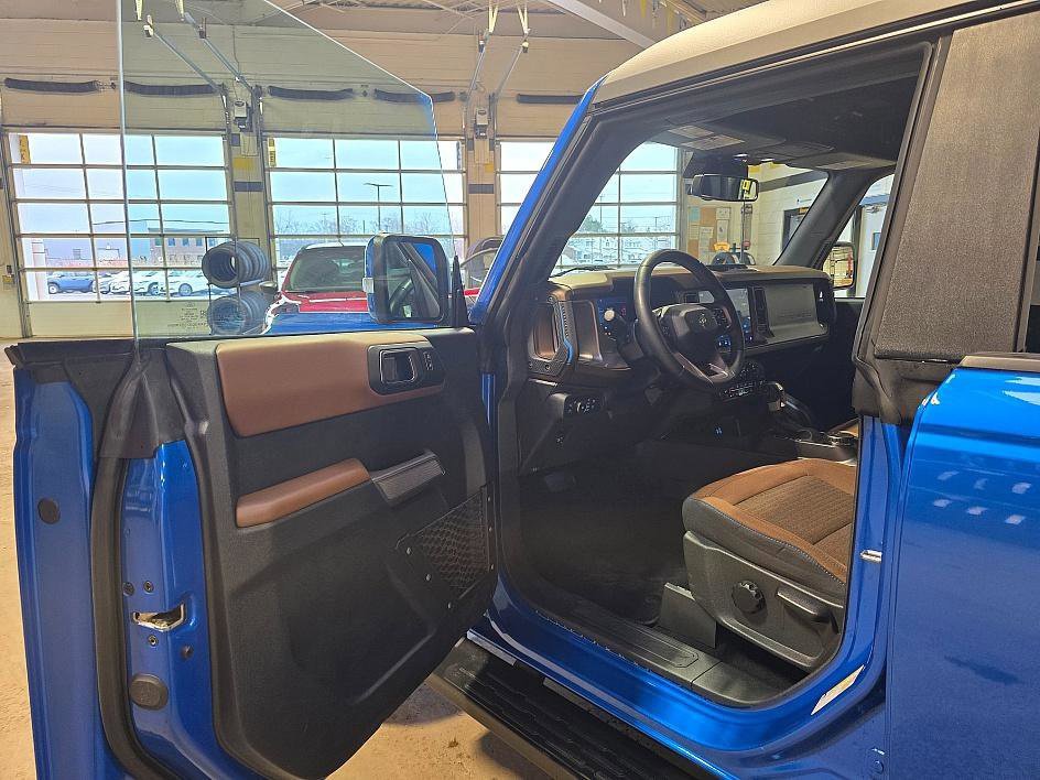 Used 2023 Ford Bronco Outer Banks image 9