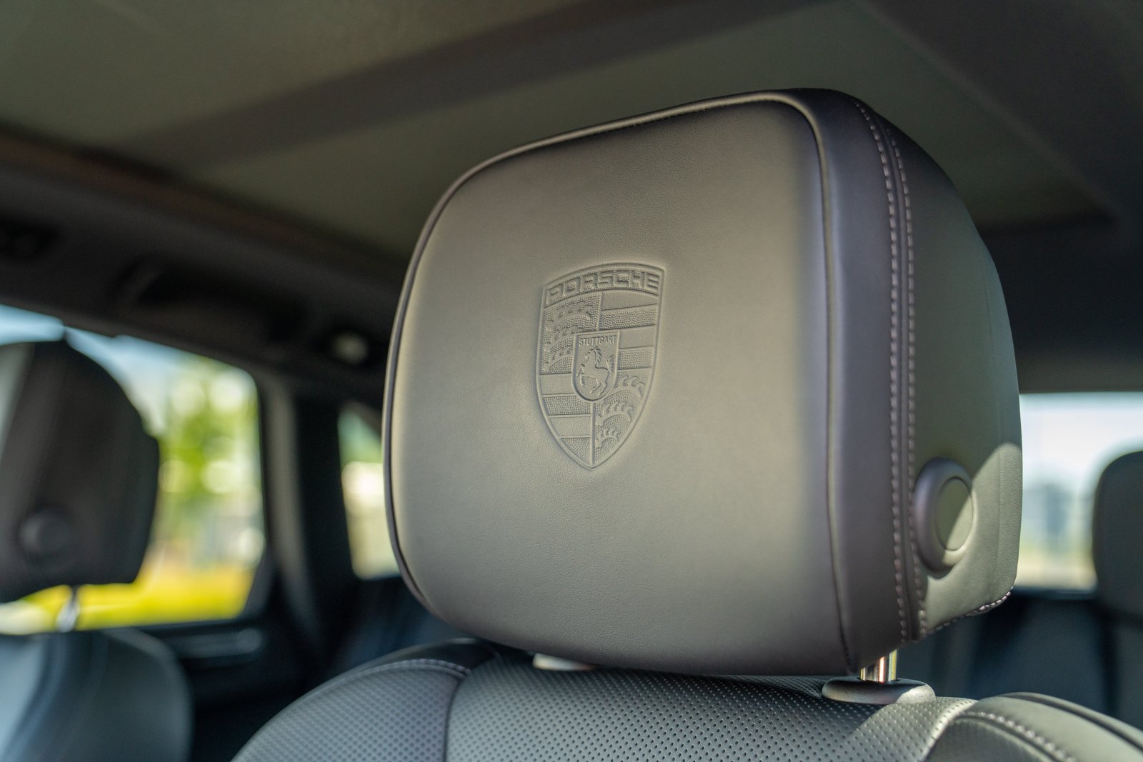 Certified 2026 Porsche Macan Turbo AWD/4WD image 13