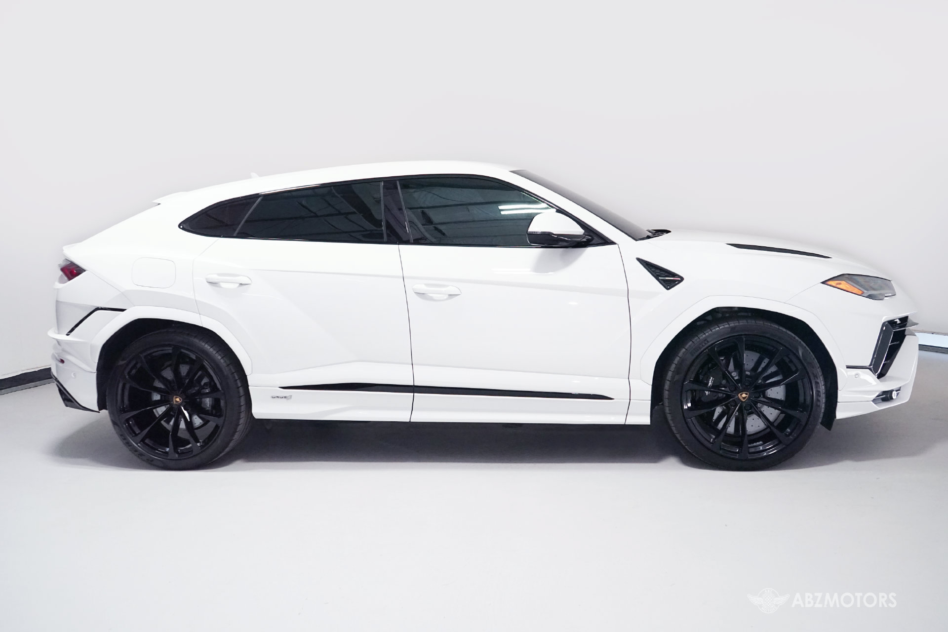 Used 2023 Lamborghini Urus S AWD/4WD image 3