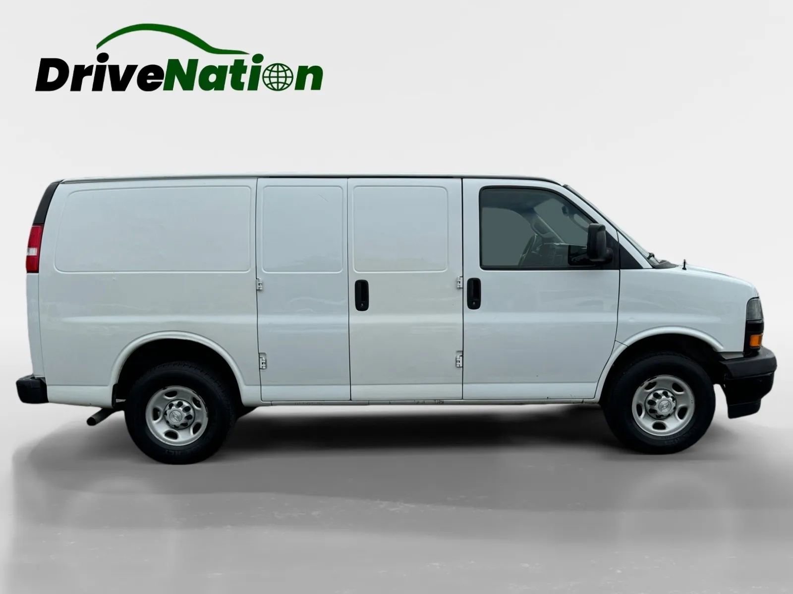 Used 2018 Chevrolet Express 2500 RWD image 4
