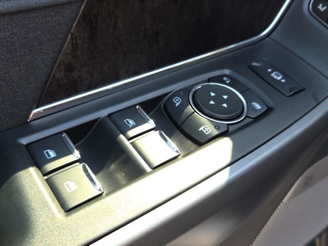 New 2026 Ford F250 Lariat w/ Black Appearance Package image 19