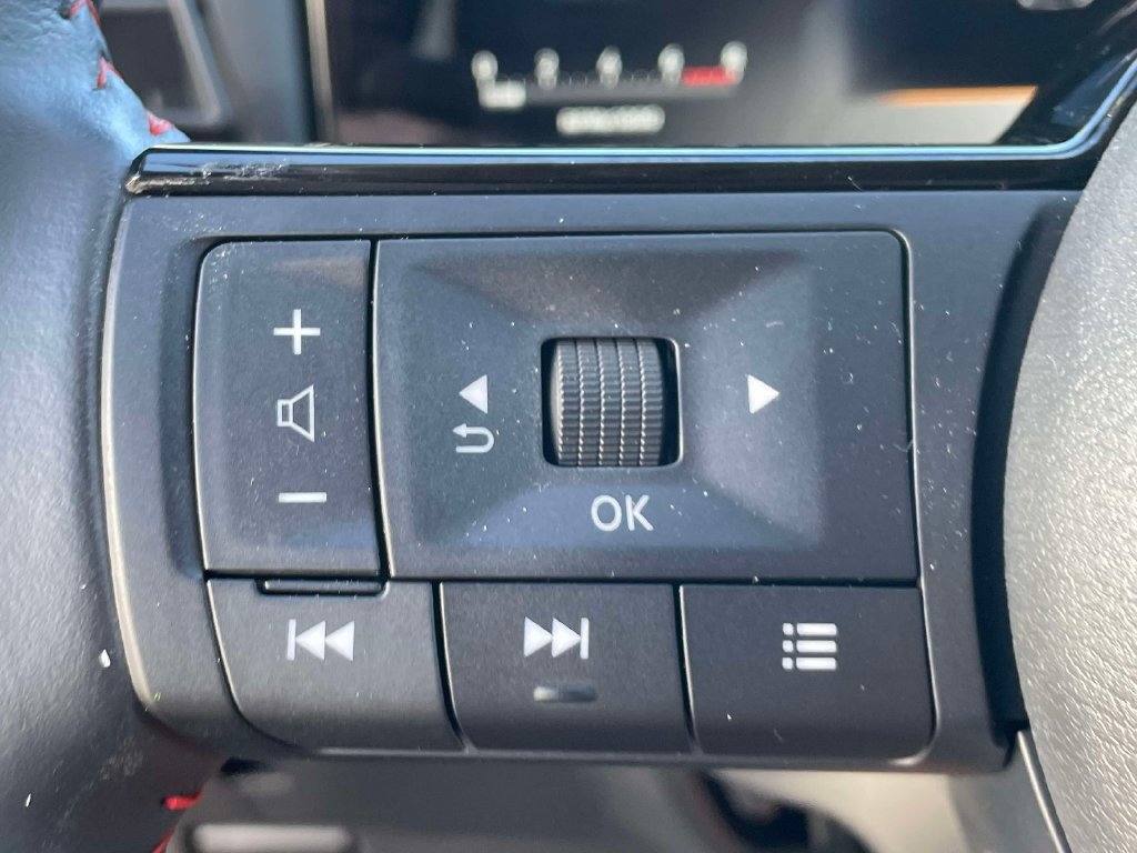 Used 2025 Nissan Kicks SR FWD image 27