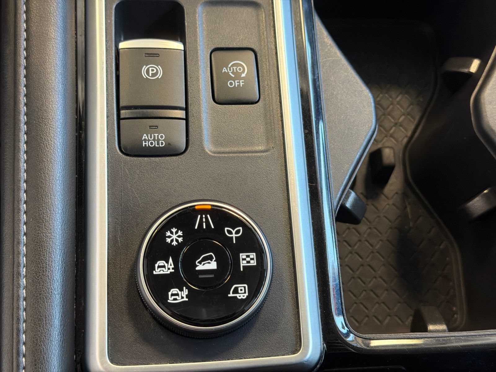 Used 2025 Nissan Pathfinder SV AWD/4WD image 26