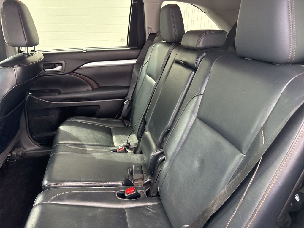 Used 2016 Toyota Highlander XLE AWD/4WD image 14