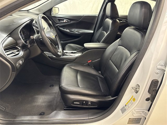 Certified 2017 Chevrolet Malibu LT w/ Leather Package image 10