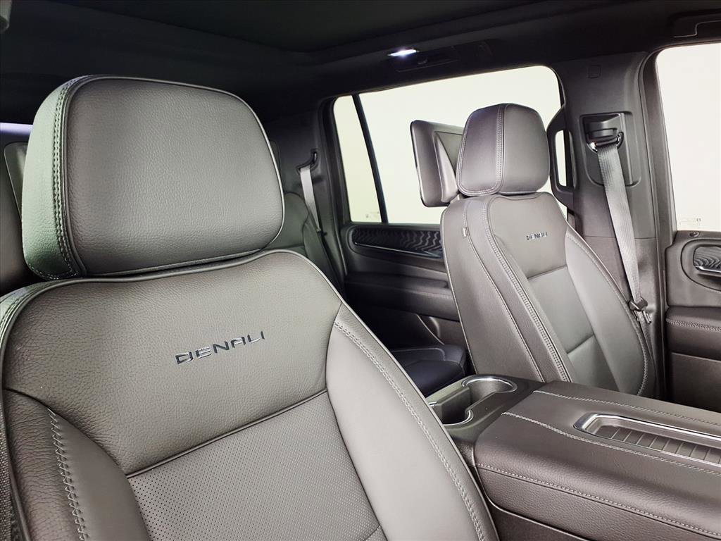 Used 2023 GMC Yukon XL Denali w/ Denali Reserve Package image 11