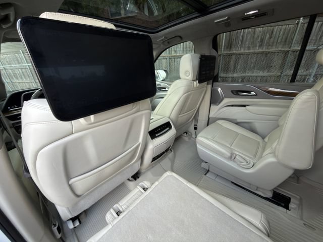 Used 2023 Cadillac Escalade Sport Platinum w/ LPO, Floor Liner Package AWD/4WD image 34