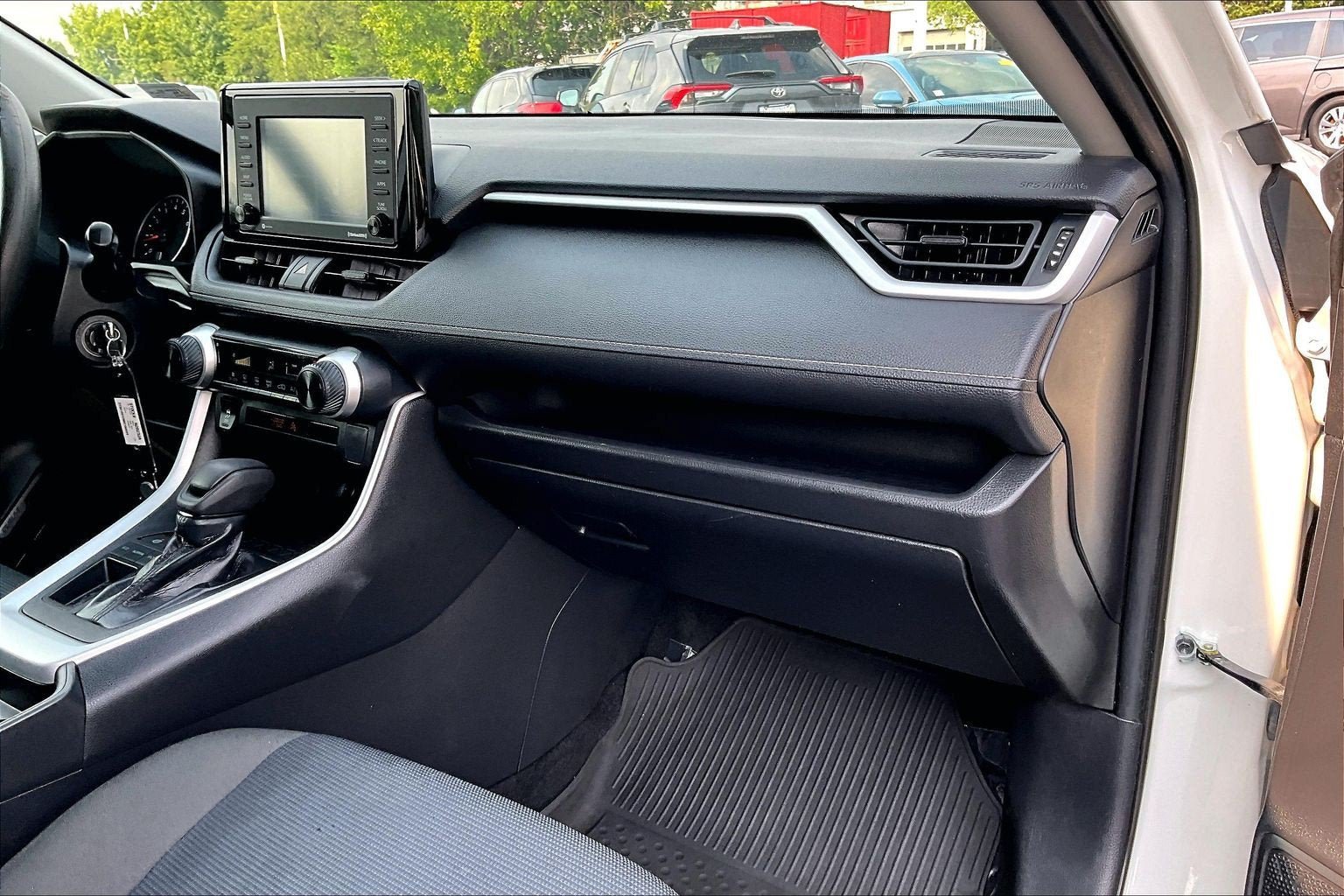 Used 2021 Toyota RAV4 LE FWD image 15