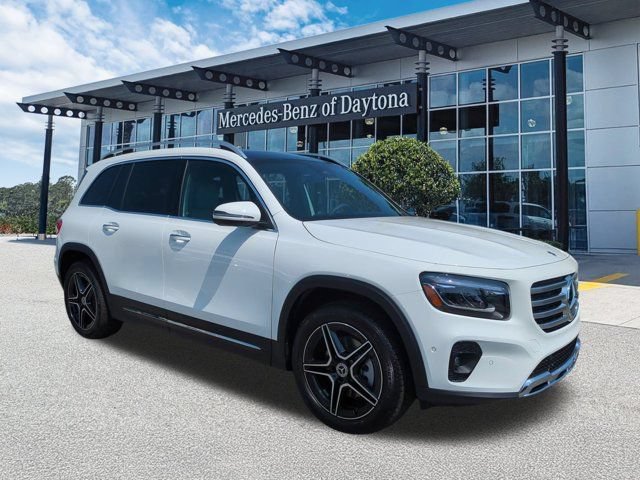 Used 2026 Mercedes-Benz GLB 250 4MATIC image 2